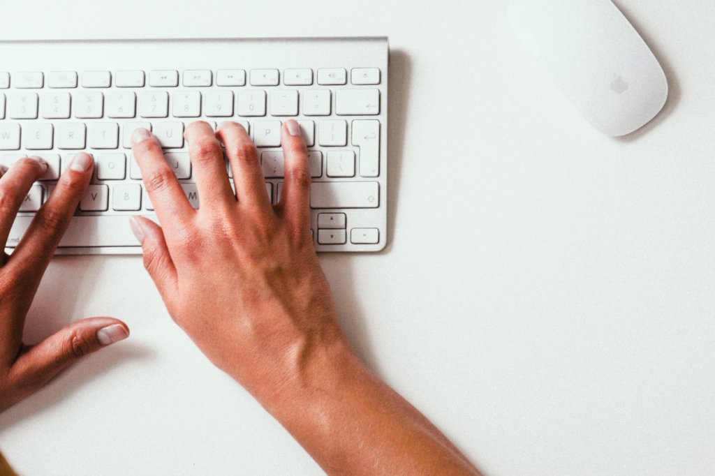 Connect & Partner with us to learn how LauTrader works 